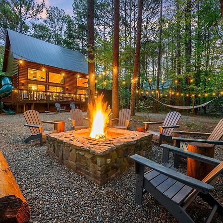 Hickory Bear - Cabin Surrounded By Pines, Sleeps 10, Hot Tub, Fire Pit, Arcade, Foosball Table & Deck Slide โบรคเคนโบว์ ภายนอก รูปภาพ