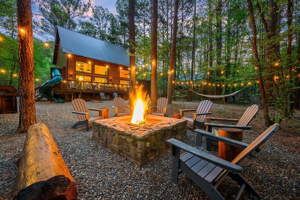Hickory Bear - Cabin Surrounded By Pines, Sleeps 10, Hot Tub, Fire Pit, Arcade, Foosball Table & Deck Slide โบรคเคนโบว์ ภายนอก รูปภาพ