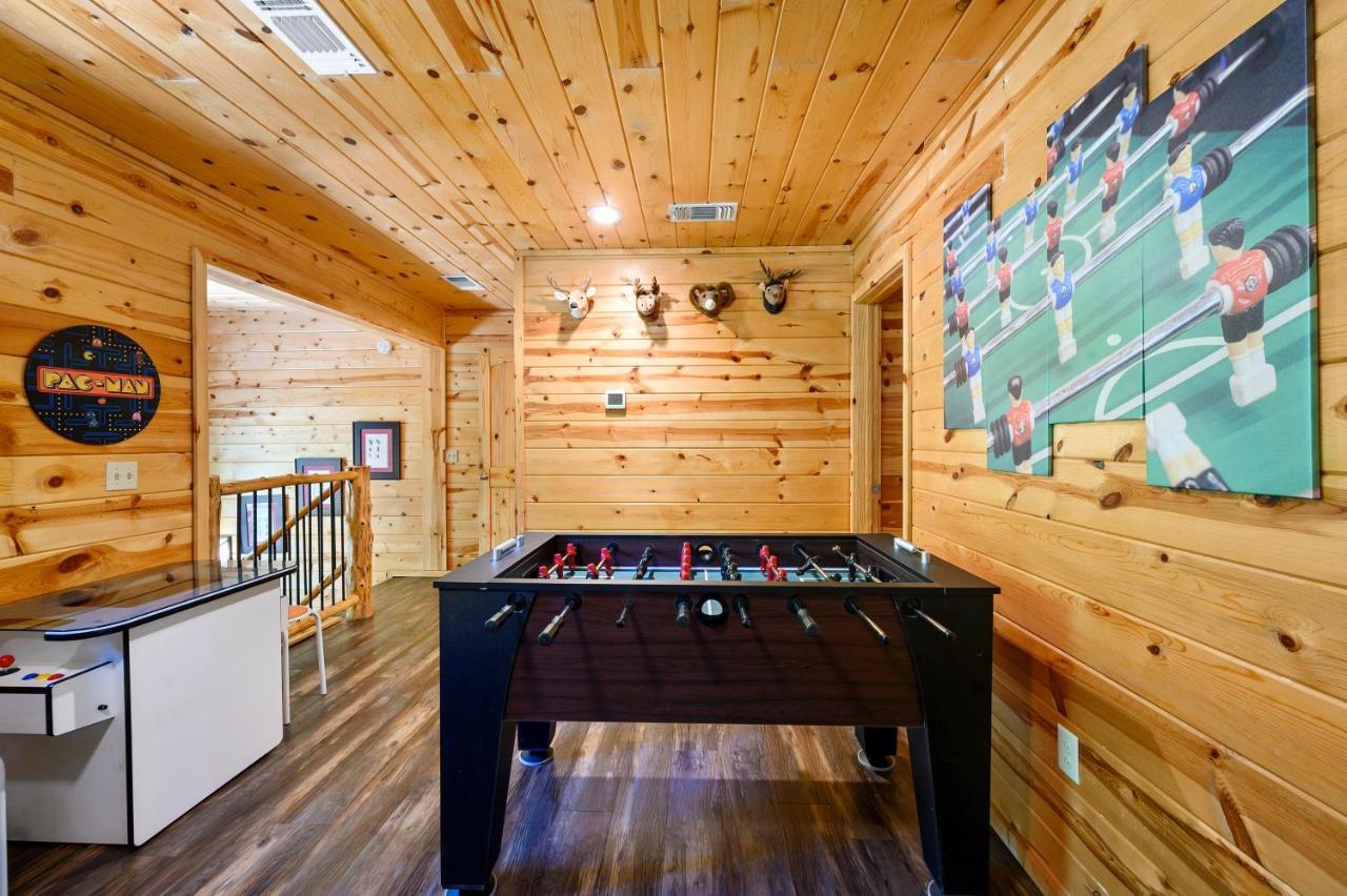 Hickory Bear - Cabin Surrounded By Pines, Sleeps 10, Hot Tub, Fire Pit, Arcade, Foosball Table & Deck Slide โบรคเคนโบว์ ภายนอก รูปภาพ