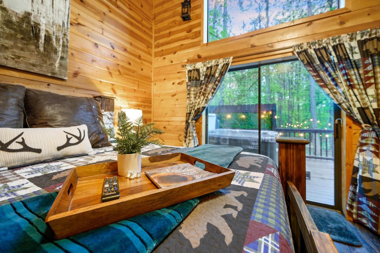 Hickory Bear - Cabin Surrounded By Pines, Sleeps 10, Hot Tub, Fire Pit, Arcade, Foosball Table & Deck Slide โบรคเคนโบว์ ภายนอก รูปภาพ
