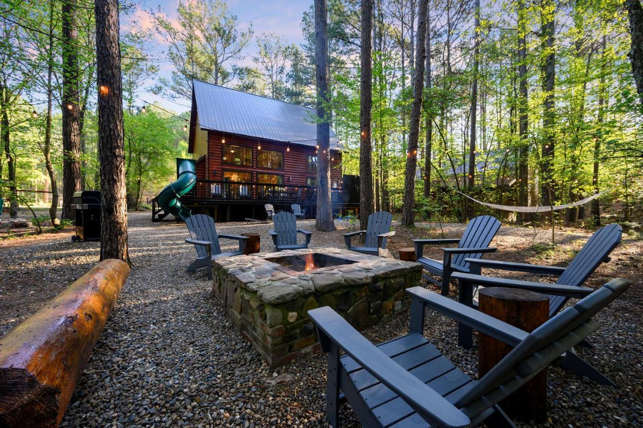 Hickory Bear - Cabin Surrounded By Pines, Sleeps 10, Hot Tub, Fire Pit, Arcade, Foosball Table & Deck Slide โบรคเคนโบว์ ภายนอก รูปภาพ