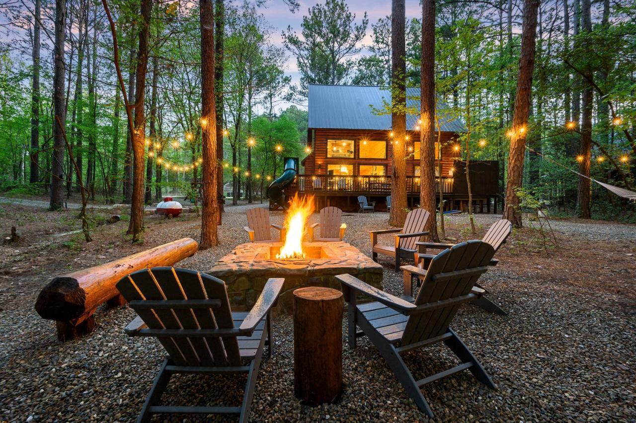 Hickory Bear - Cabin Surrounded By Pines, Sleeps 10, Hot Tub, Fire Pit, Arcade, Foosball Table & Deck Slide โบรคเคนโบว์ ภายนอก รูปภาพ