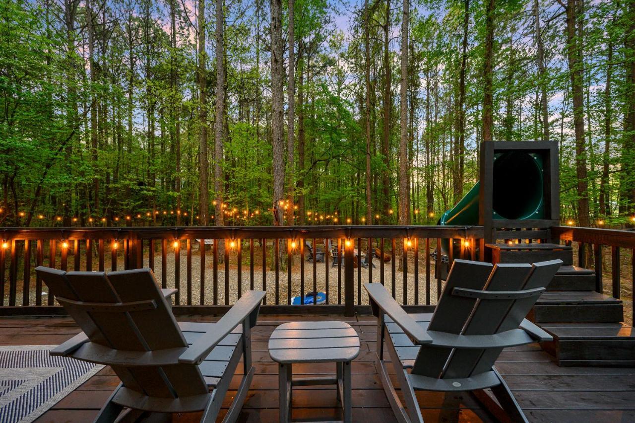 Hickory Bear - Cabin Surrounded By Pines, Sleeps 10, Hot Tub, Fire Pit, Arcade, Foosball Table & Deck Slide โบรคเคนโบว์ ภายนอก รูปภาพ