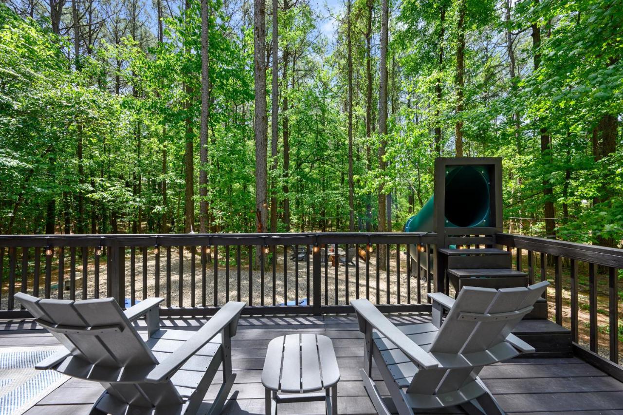 Hickory Bear - Cabin Surrounded By Pines, Sleeps 10, Hot Tub, Fire Pit, Arcade, Foosball Table & Deck Slide โบรคเคนโบว์ ภายนอก รูปภาพ