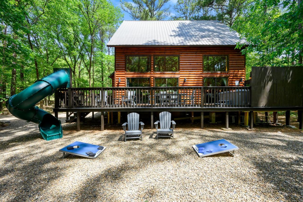 Hickory Bear - Cabin Surrounded By Pines, Sleeps 10, Hot Tub, Fire Pit, Arcade, Foosball Table & Deck Slide โบรคเคนโบว์ ภายนอก รูปภาพ