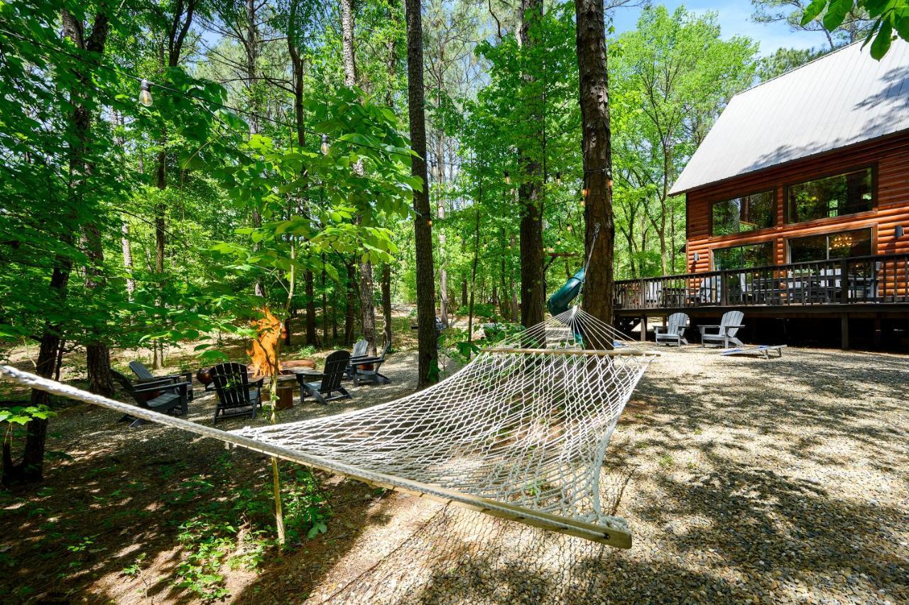 Hickory Bear - Cabin Surrounded By Pines, Sleeps 10, Hot Tub, Fire Pit, Arcade, Foosball Table & Deck Slide โบรคเคนโบว์ ภายนอก รูปภาพ