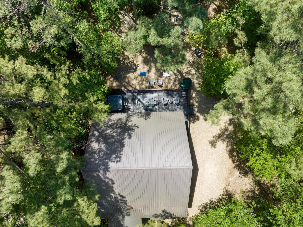 Hickory Bear - Cabin Surrounded By Pines, Sleeps 10, Hot Tub, Fire Pit, Arcade, Foosball Table & Deck Slide โบรคเคนโบว์ ภายนอก รูปภาพ
