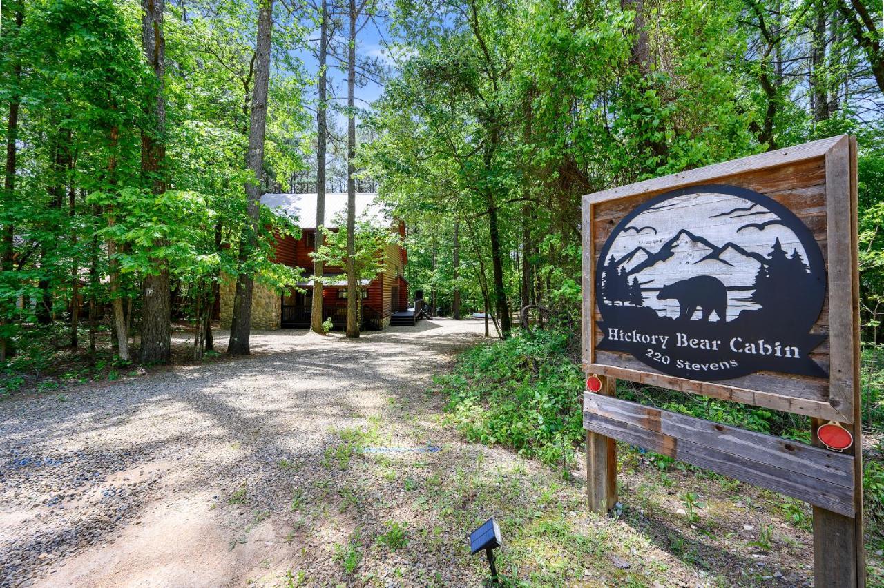 Hickory Bear - Cabin Surrounded By Pines, Sleeps 10, Hot Tub, Fire Pit, Arcade, Foosball Table & Deck Slide โบรคเคนโบว์ ภายนอก รูปภาพ