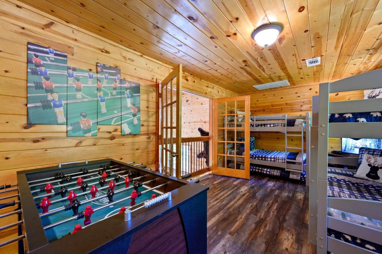 Hickory Bear - Cabin Surrounded By Pines, Sleeps 10, Hot Tub, Fire Pit, Arcade, Foosball Table & Deck Slide โบรคเคนโบว์ ภายนอก รูปภาพ