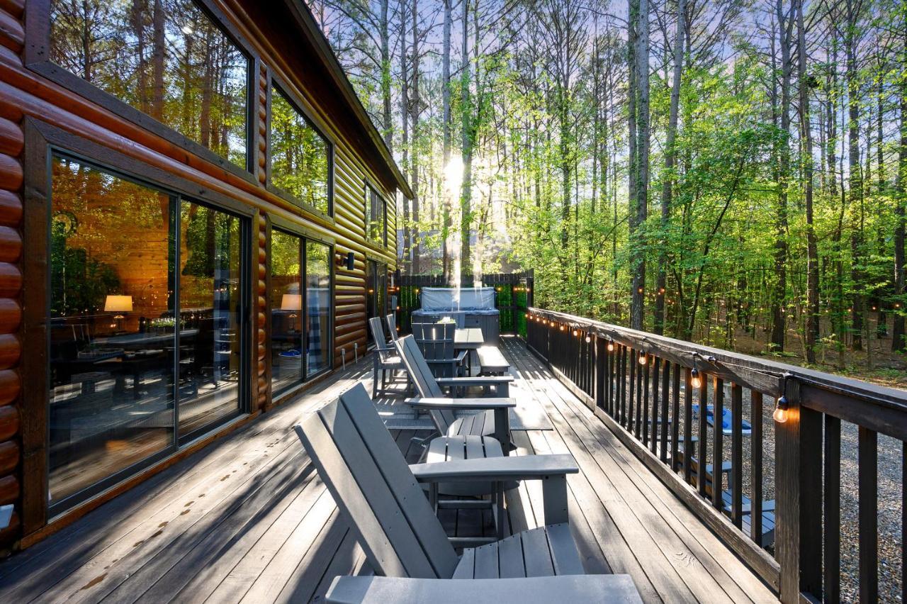 Hickory Bear - Cabin Surrounded By Pines, Sleeps 10, Hot Tub, Fire Pit, Arcade, Foosball Table & Deck Slide โบรคเคนโบว์ ภายนอก รูปภาพ
