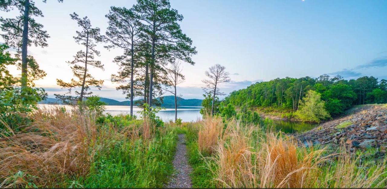 Hickory Bear - Cabin Surrounded By Pines, Sleeps 10, Hot Tub, Fire Pit, Arcade, Foosball Table & Deck Slide โบรคเคนโบว์ ภายนอก รูปภาพ